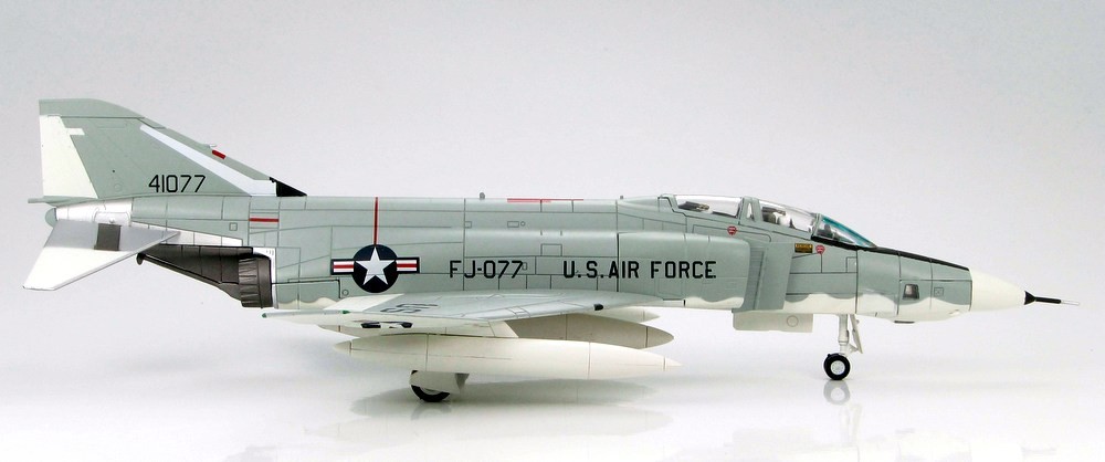 Hobby Master 1/72 Scale HA1954 - McDonnell Douglas RF-4C Phantom
