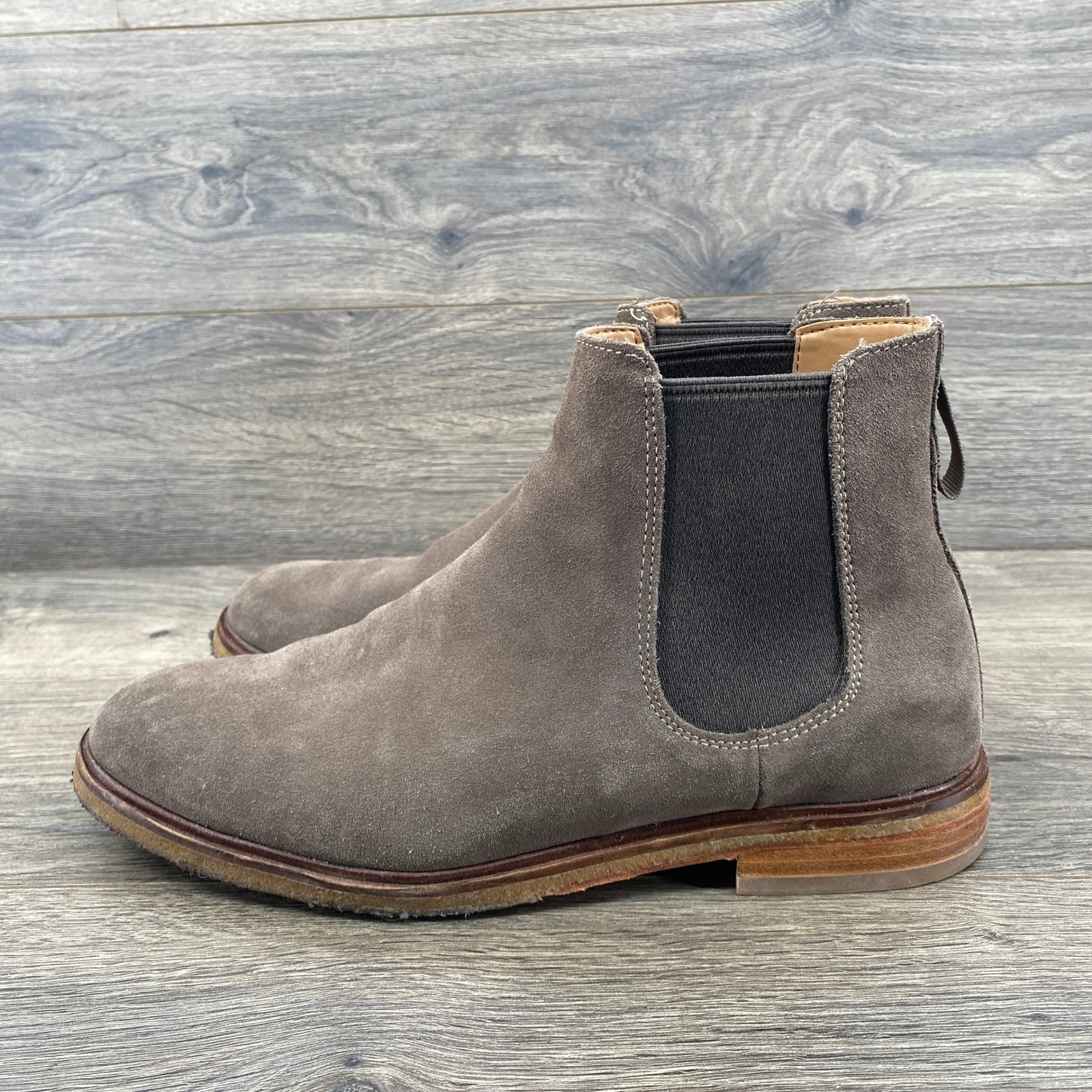 Clarks Chelsea Boots Mens Size 9.5 Taupe Grey Suede Crepe Sole 261277977085-image