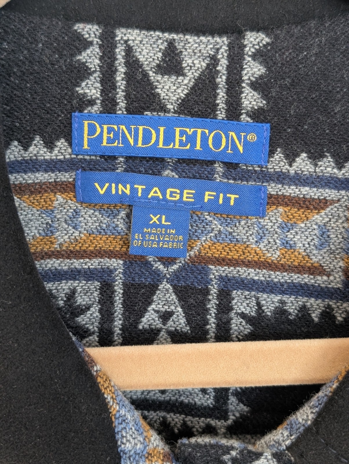 Pendleton vintage fit geometric southwestern butt… - image 3