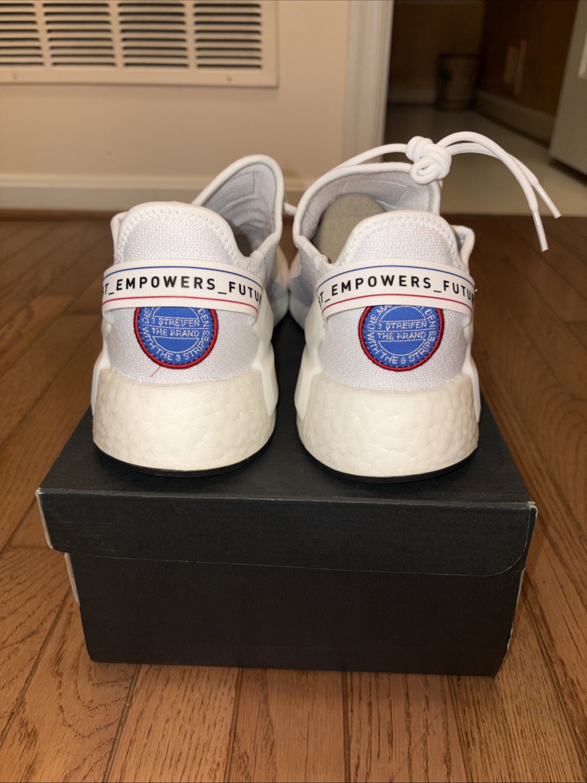 RARE BRAND NEW Adidas NMD R1 ‘Logo Patch’ Red White Blue Running Shoes Size 8.5 image 5