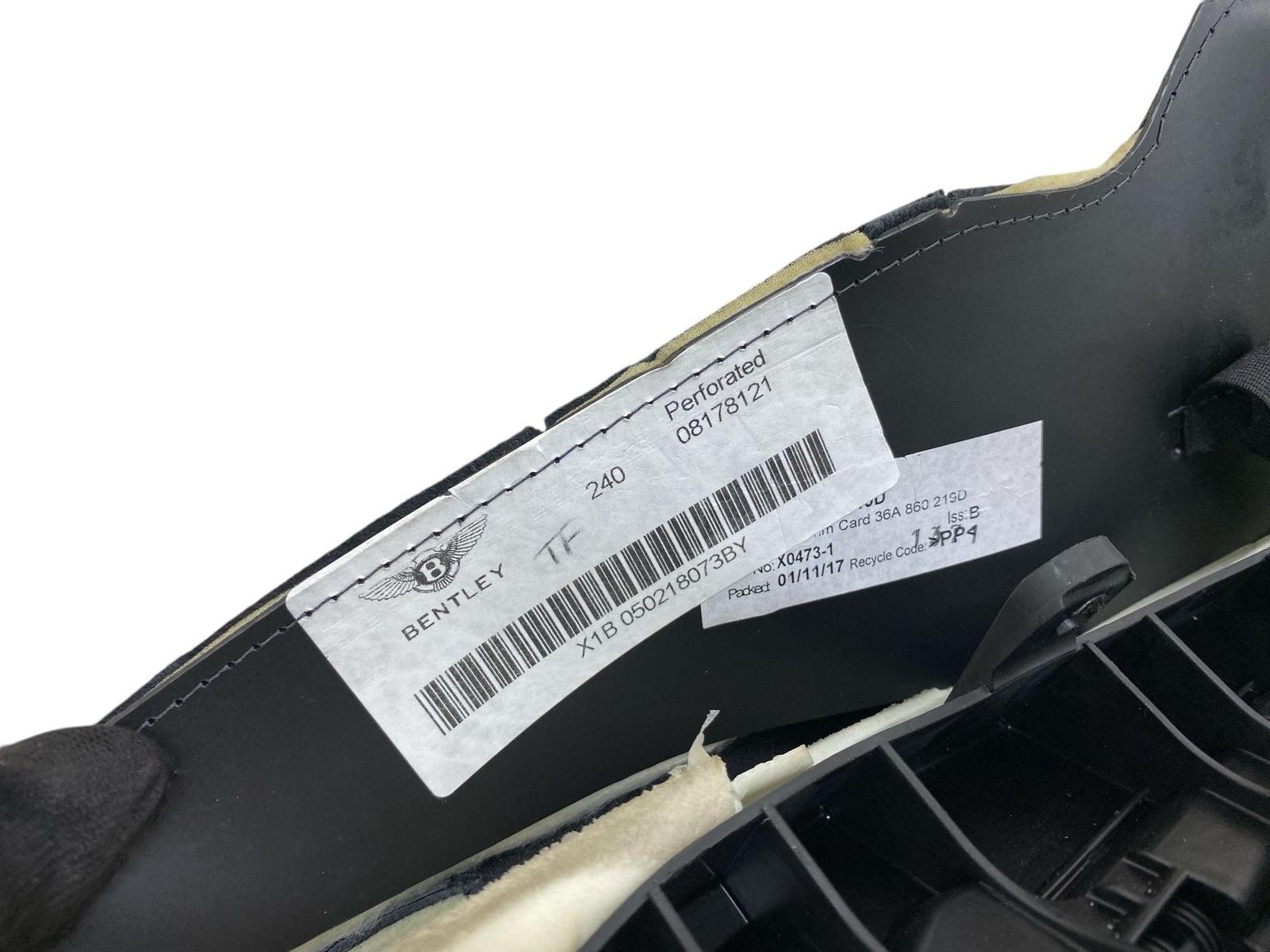 2016-2020 BENTLEY BENTAYGA OEM FRONT RIGHT LOWER SEAT CUSHION BELUGA BLACK *NOTE