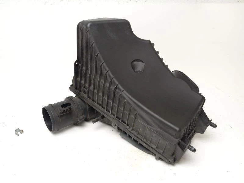 2006 2010 AUDI Q7 AIR INTAKE CLEANER - Image 4 of 4