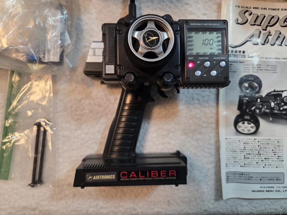 MUGEN Super Athlete 1/8 Scale 4wd Gas Power Racing Buggy Extremely Rare Vintage. - Image 4 of 4