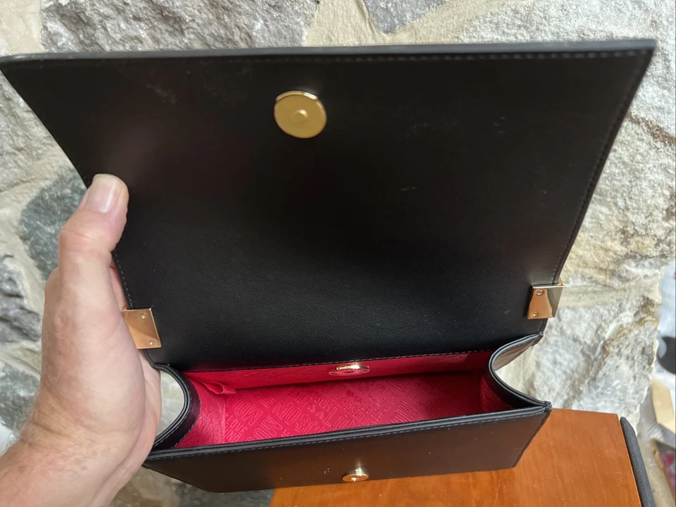 Love Moschino Women’s Black and Gold Chain Hand Bag Borsa Pu Nero  JC4202PP1FLK - Image 2 of 4