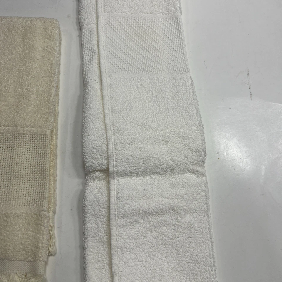 Комплект из двух полотенец для рук с тканью Aida для вышивки счетным крестом белый и кремовый - Изображение 3 из 4