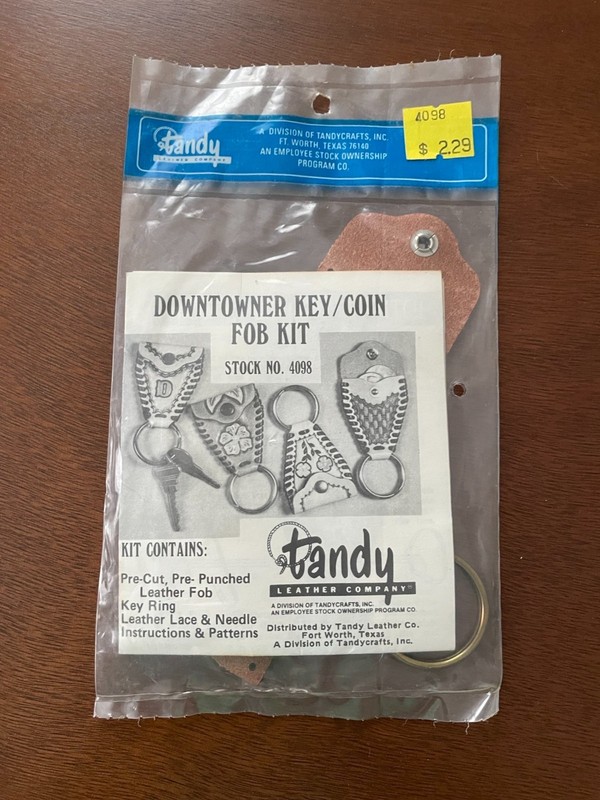 Tandy Leather Downtowner Key/Coin Fob Kit #4098 – Vintage Packaging – New Sealed