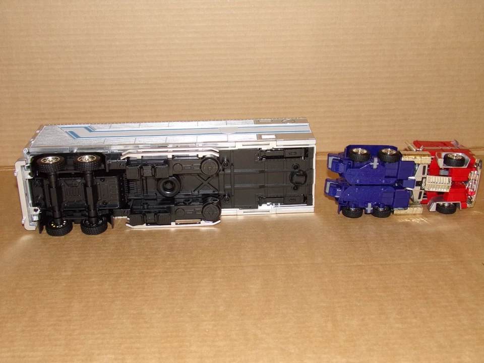 OPTIMUS PRIME KBB Deformation MP10V KO New Transformers G1 in UK - Image 4 of 4