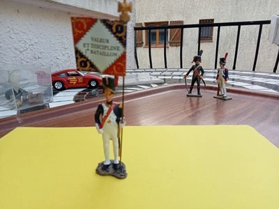FIGURINE 1er EMPIRE GRENADIER DU 1er REGT DE LA GARDE 1804 PORTE DRAPEAU 1/32 - Photo 1/4