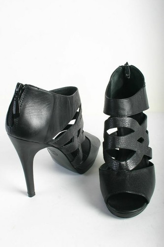 diane von furstenberg black cut-out bootie size 7.5 - Picture 2 of 4