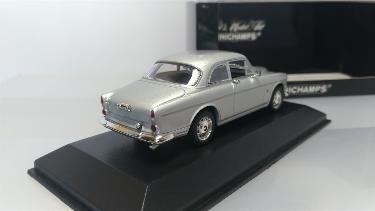 MINICHAMPS✪Volvo 121 レッド1:43 MINICHAMPS✪Volvo 121 レッド1:43