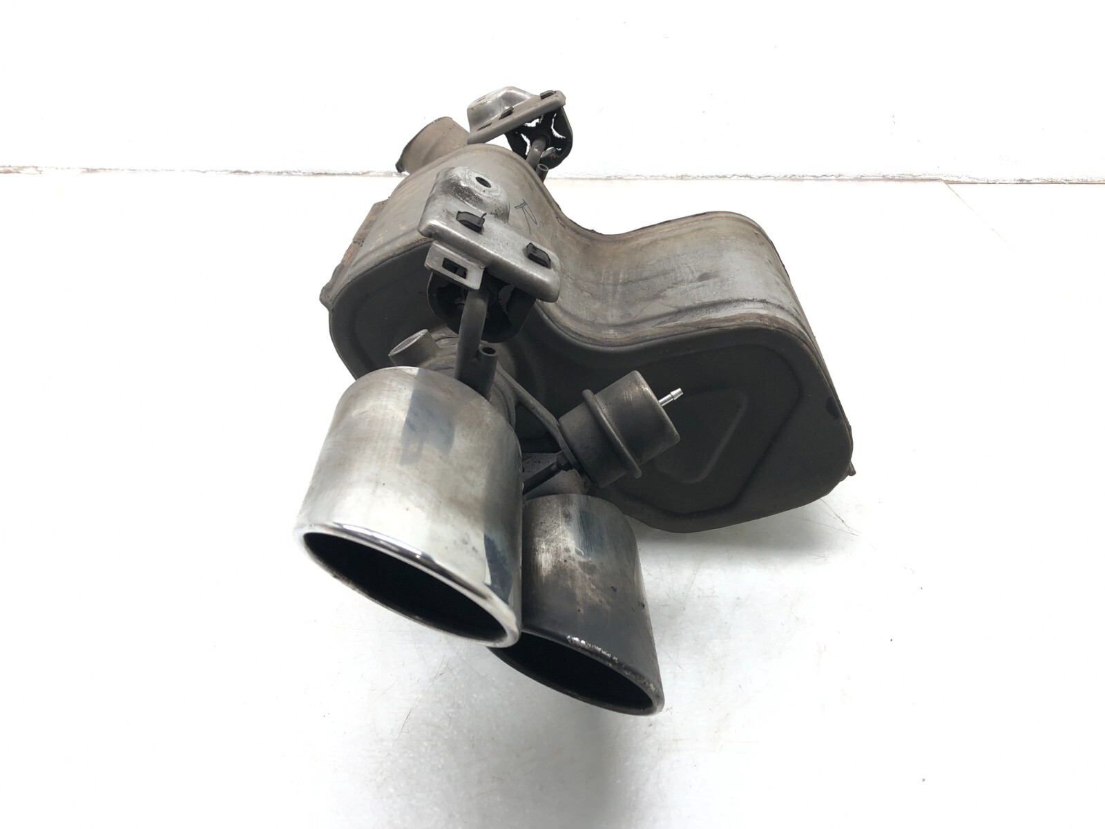 2014-2019 MASERATI GHIBLI S RIGHT REAR EXHAUST MUFFLER BAFFLE TIPS SILENCER OEM.