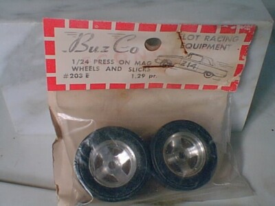 1/24 BuzCo #203E press-on four-slot alum slot car wheels w. slicks + axle NOS MS
