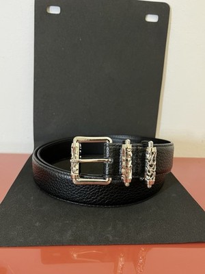 Chrome Style Y2K Black Hearts Gürtel mit einer detaillierten silbernen Schnalle