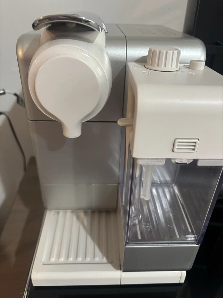 De'Longhi Nespresso , Capsule Coffee Machine,Silver, photo 2 of 5