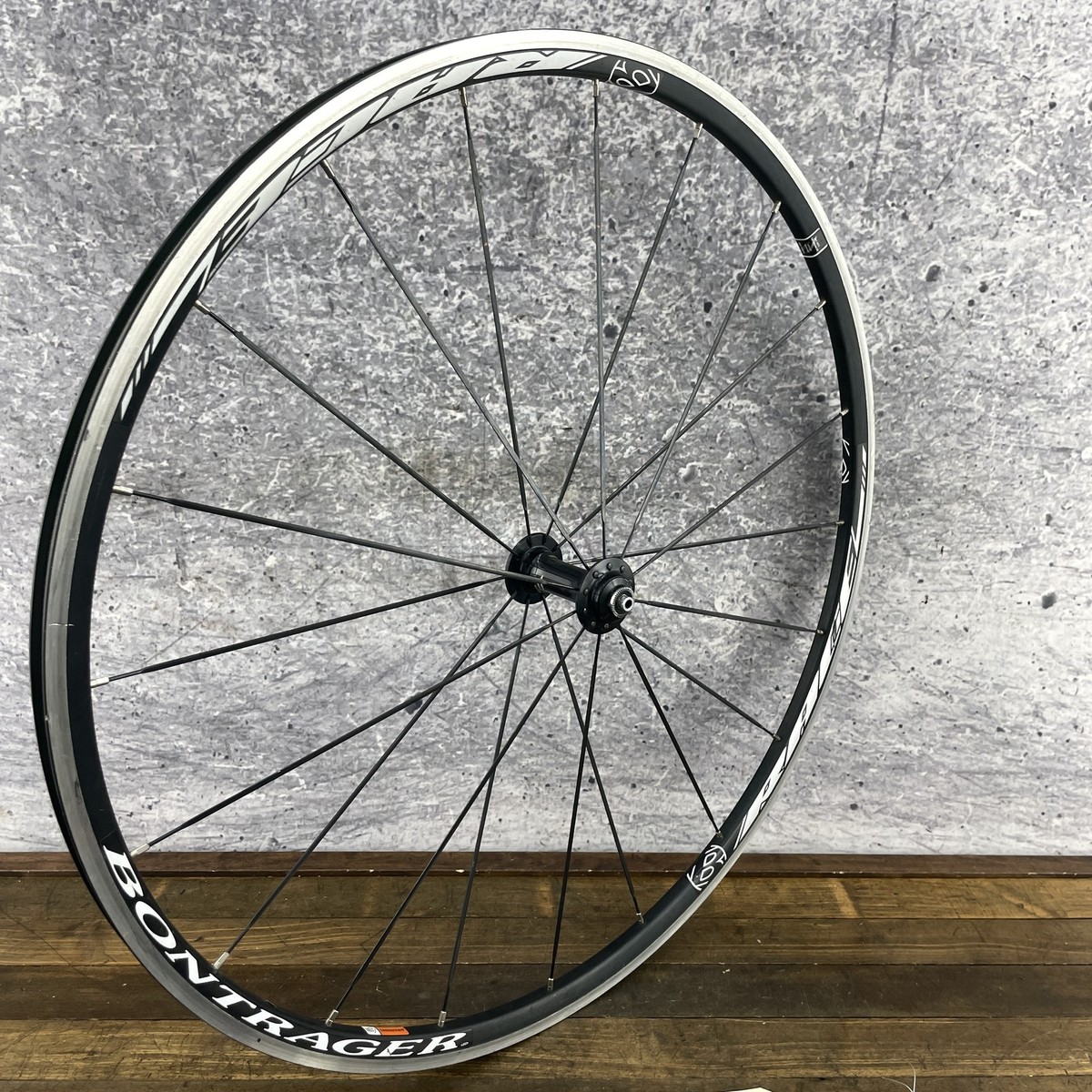Bontrager Race Road Bike Front Wheel 700c Alloy 18 Spoke Clincher