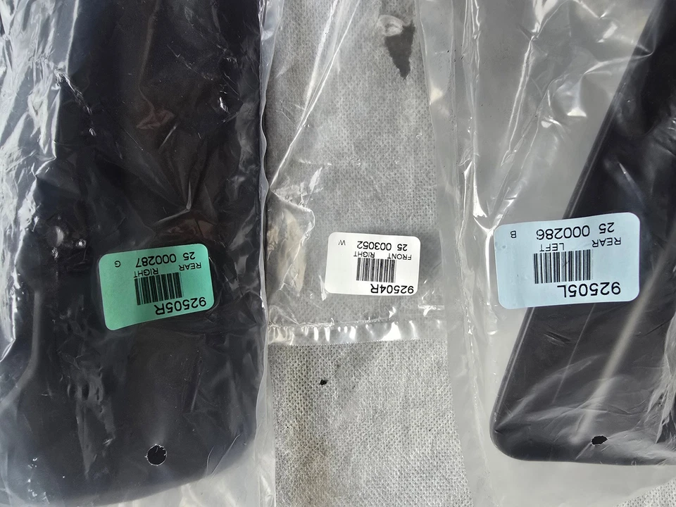 SOLO (3 PIEZAS) JUEGO GUARDABARROS LEXUS OEM - 2023-2026 RX350 (PK389-13P00-TP) Foto 3 de 4