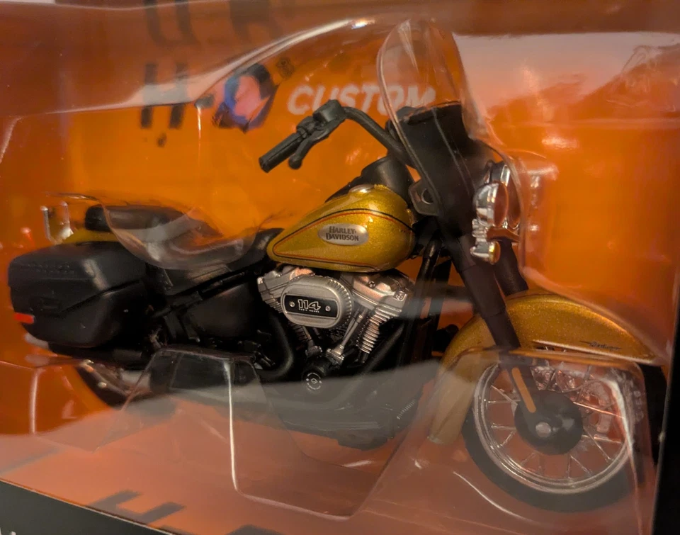 Maisto Harley Davidson 2023 Heritage Classic Series 44 1:18 Die Cast - Image 2 of 4