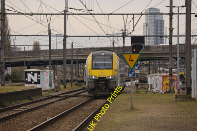 Photo SNCB Belgian Railway 6x4 Class 08 08129 arrives at Schaarbeek c2023 1