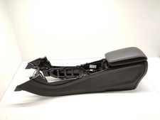 Mercedes-Benz A W176 2014 Armlehne A1766800700 GJA8356 Mercedes-Benz A W176 2014 Armlehne A1766800700 GJA8356