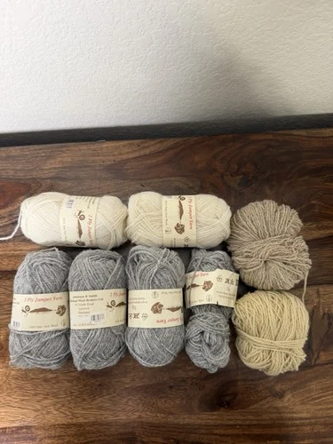 Jamieson & Smith Shetland Wool Yarn 2 Ply Jumper 4 Grey 2 Ivory 2 No Label - product listing photo