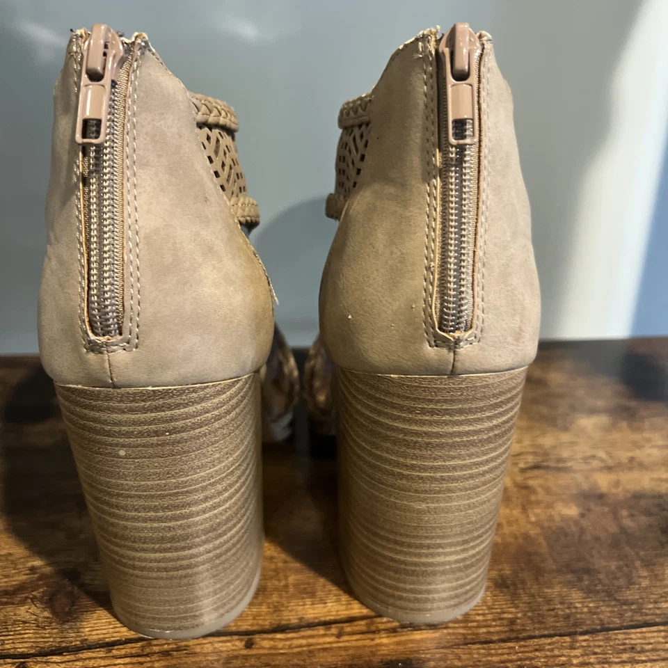 Tan Soda Peep Toe Block Heel Zip Up Heels Women Size 9 Tan Color - Image 2 of 4