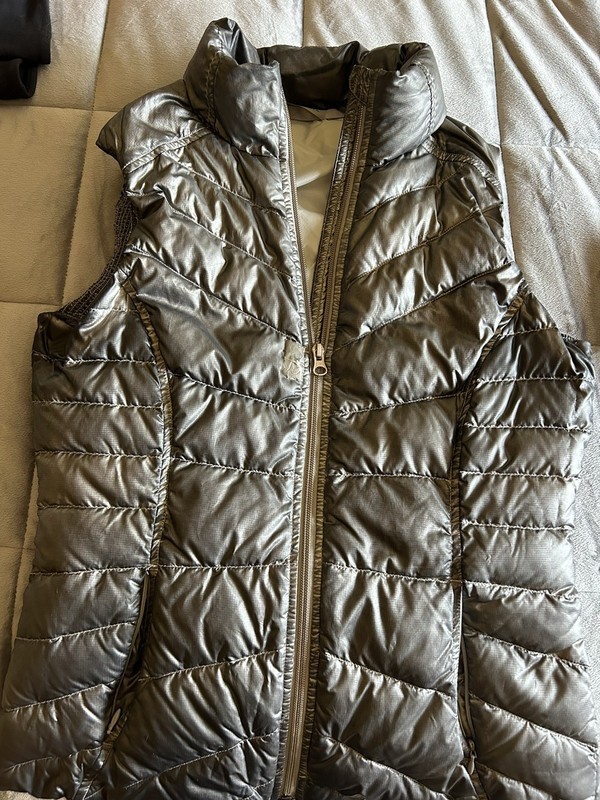 Athleta Goose Down Silver Gray Pewter Platinum Quilted Vest Small Flaw But Exclt