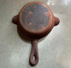 Antique WAGNER WARE ? 1050 Cast Iron Skillet Rusty Primitive Metal Mini Pan 6"