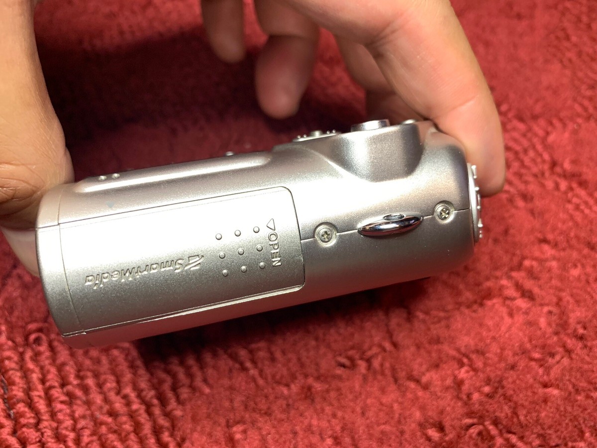 付属品付【完動美品】FUJIFILM FinePix F601 シルバー 付属品付【完動美品】FUJIFILM FinePix F601 シルバー - メルカリ