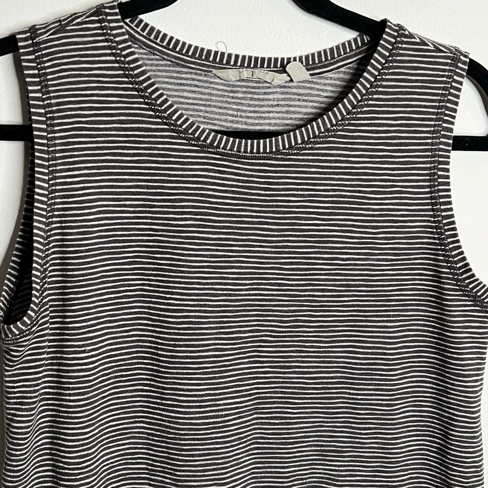 Camiseta deportiva Athleta modal a rayas espalda abierta talla pequeña marrón Foto 2 de 4