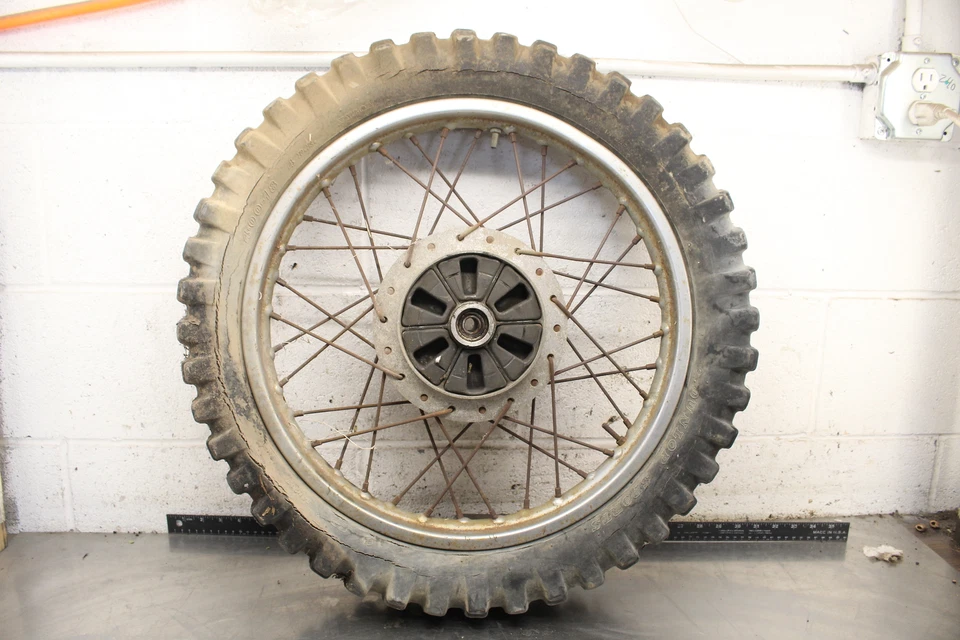 Llanta trasera Yamaha DT250 DT1 250 1968 (4,00-18) A308 Foto 3 de 4