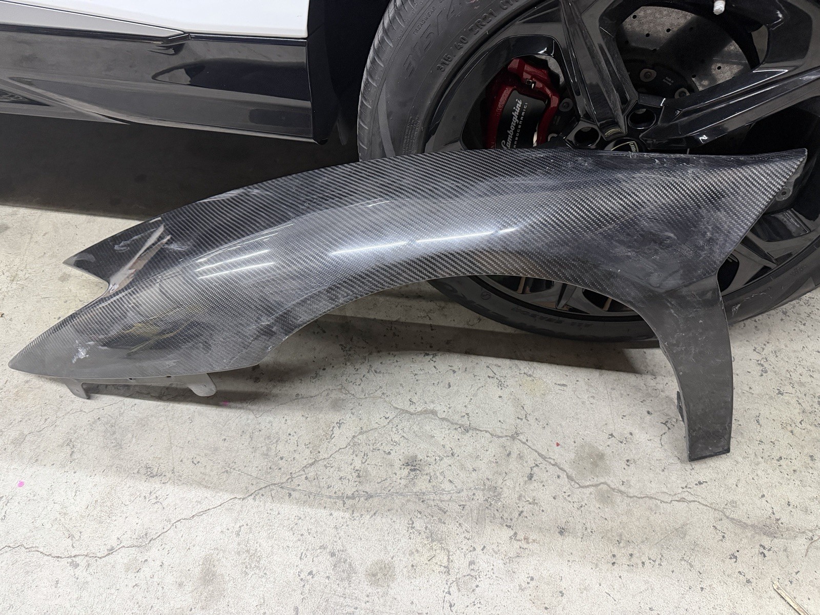 LAMBORGHINI AVENTADOR CARBON FIBER FENDER DRIVER LEFT SIDE