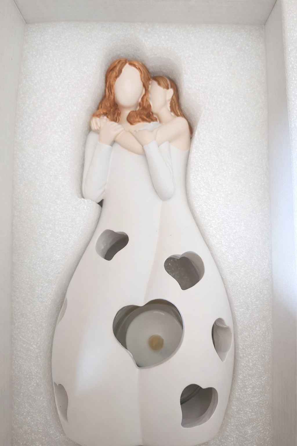 Figurine &ndash; Heart Cutout Design