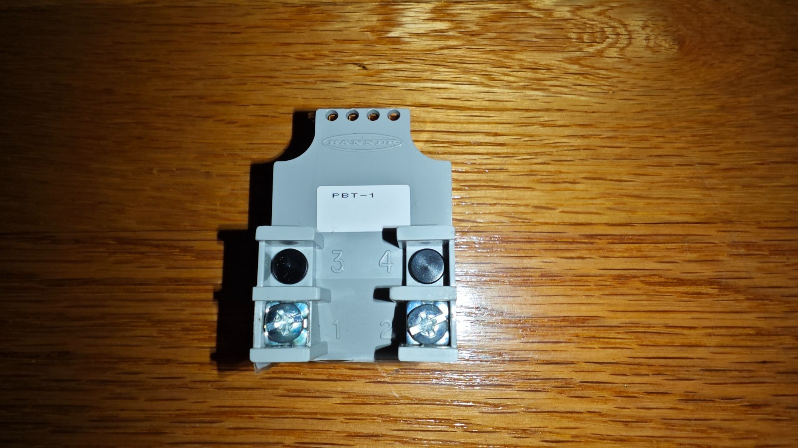 Banner PBT-1 16394 Multi-Beam 3 or 4-Wire Sensor Power Block, Input 10-30 V dc