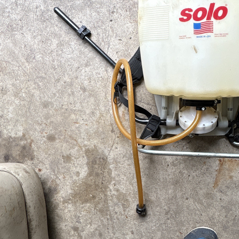 Solo Manual Plastic Backpack Sprayer White/Red w/ Plastic Hose & Wand