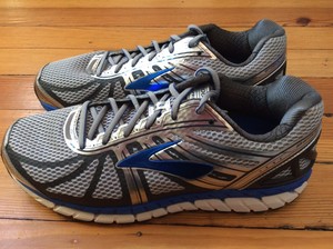 brooks beast 12 blue
