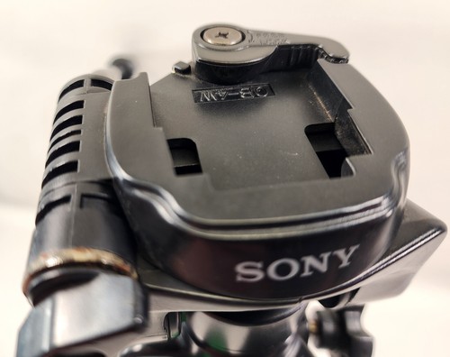 Treppiede videocamera Sony VCT-R640 usato gambe regolabili livello bolla 360 22"-57" - Foto 5 di 9