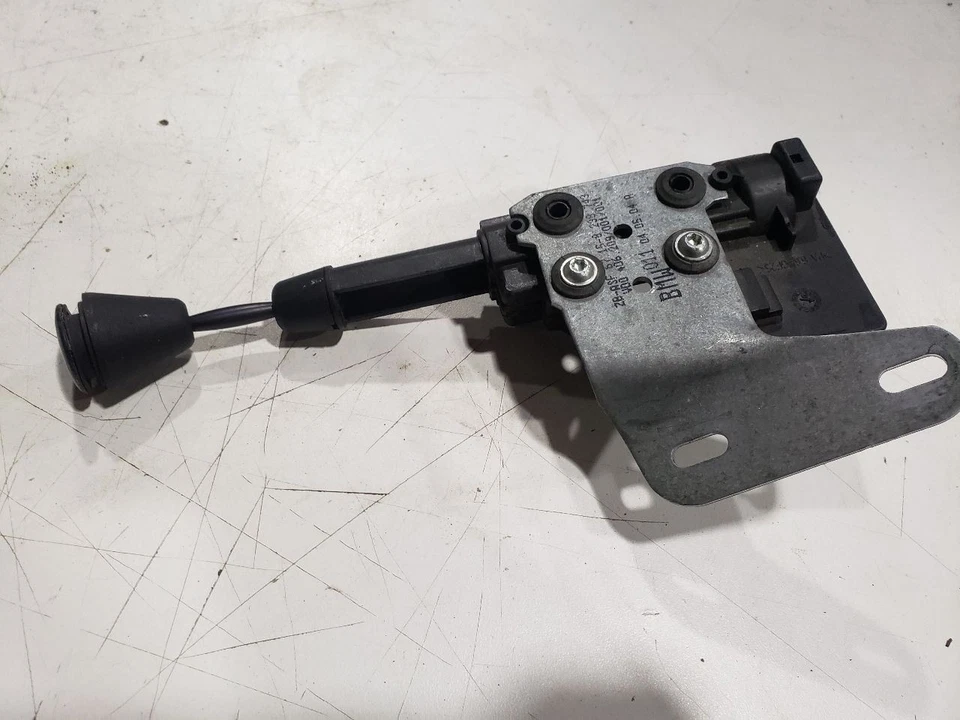 Rear Left Quarter Window Motor - 2004 BMW 325CI - 00-06 OEM 8238743 - Image 4 of 4