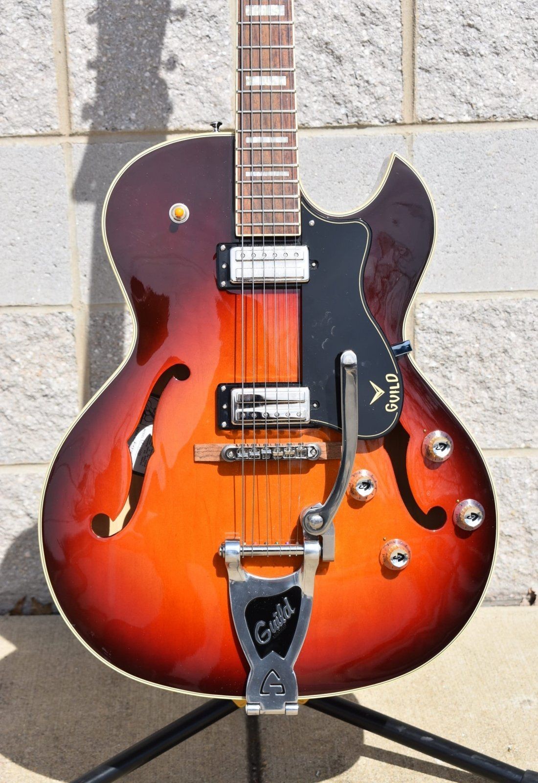 Guild Newark Street CE100-D Capri (ES-175) Jazz Guitar c / w Case