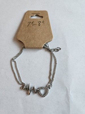 This New Poparazzi Bracelet Represents A Heart Beat Fits 7 To 9 Inche Wrist