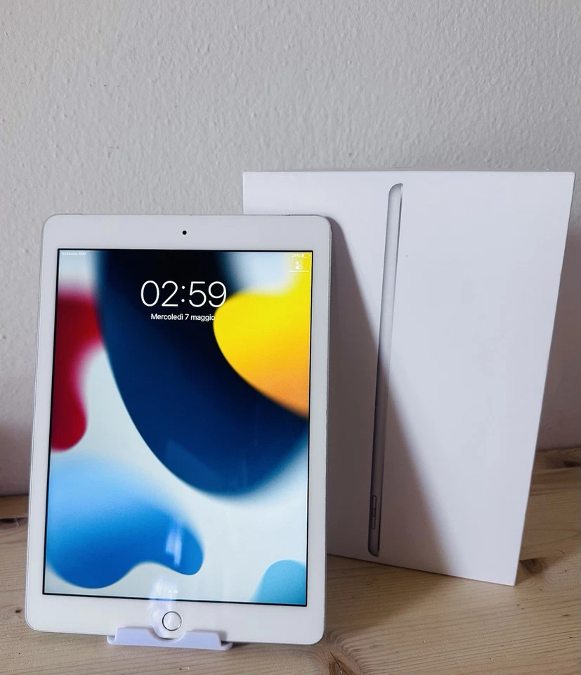 Apple iPad 5a Gen 32GB Wi-Fi+SIM 9.7 bianco  ottime condizioni perfettamente - Immagine 2 di 4