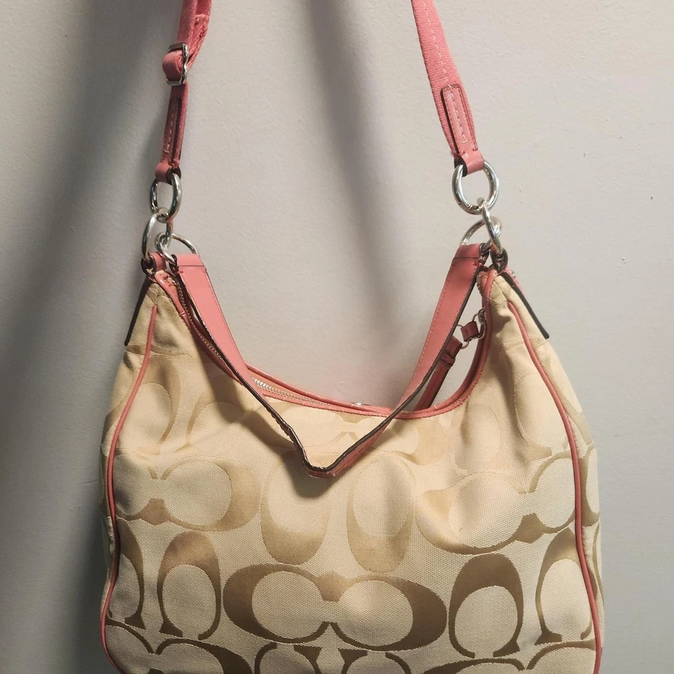 Bolso de Hombro Hobo Convertible a Rayas Coach Signature Cartera Passion Berry F21873 Foto 2 de 4