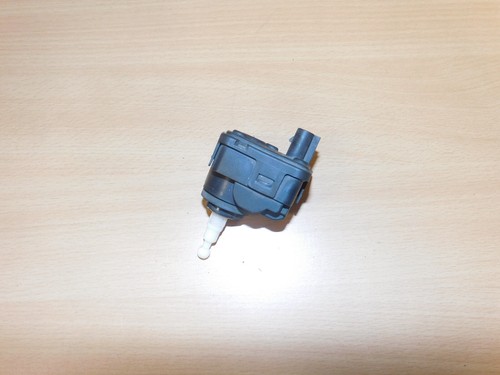 Stellmotor Leuchtweitenregulierung Opel Corsa B Omega B 90492832 007282-30 Hella
