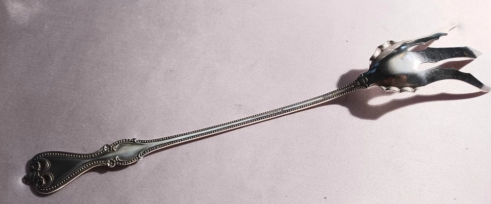 Tenedor de lechuga Old Colonial by Towle estilo antiguo esterlina 9 1/2" Foto 2 de 4