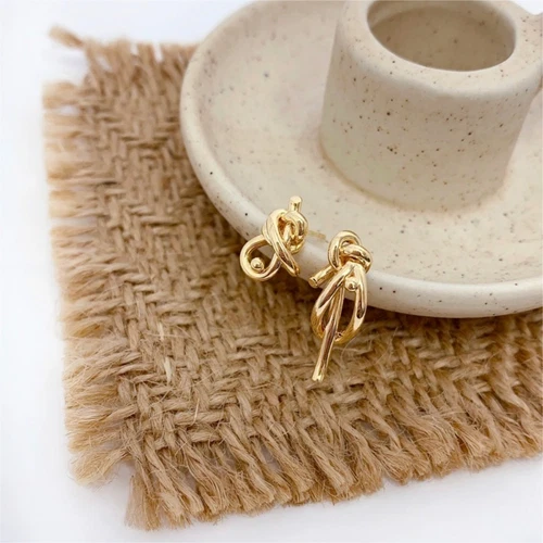 Pure 18K Yellow Gold Lucky knotted Asymmetric Stud Earrings Women 0.4-0.6g - Picture 3 of 9