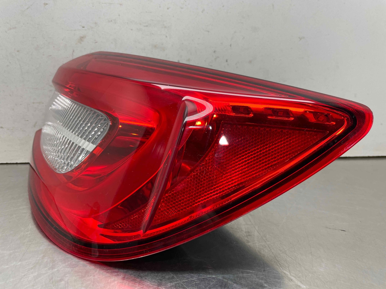 2014 Maserati Quattroporte Taillight Lamp Passenger Right RH LED OEM 6700054510