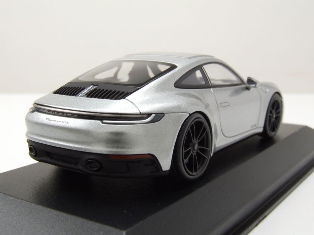 Porsche 911 992 Carrera 4 GTS 2021 silber Modellauto 1:43