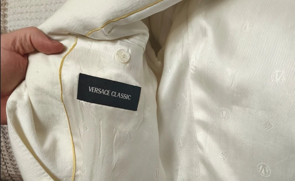 Blazer Versace Clásico Original 100% Lino ligeramente usado talla 52 Foto 2 de 4
