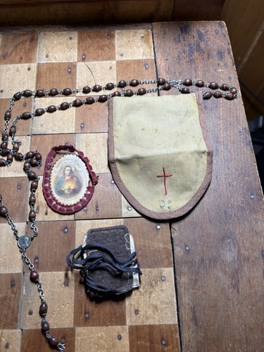 WWII Catholic Pray Pouch Rosary and Prayers missing Cross !