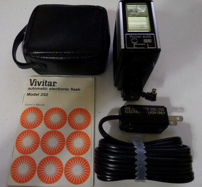 Vivitar Auto 252 Camera Flash Unit,Original Case,Cord & Manual Excellent TESTED
