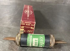 Nos Cefco 200 Amp Renewable Knife Blade Fuse Part # 11573 for 250 volts or less